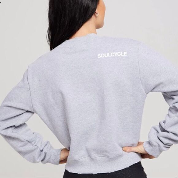Soulcycle, Gray Long Sleeve Cropped Distressed Sweatshirt Skull Logo Women’s XS - Picture 3 of 12